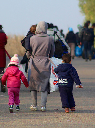 A family at the Berkasavo border crossing between Serbia and Croatia (https://flic.kr/p/Bo16t9)